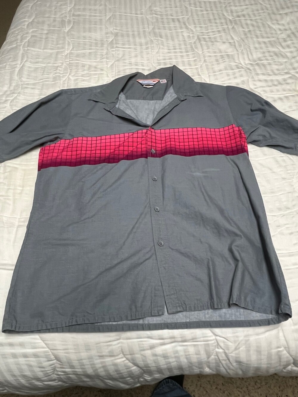Speedo mens short sleeve shirt large grey with pink color block